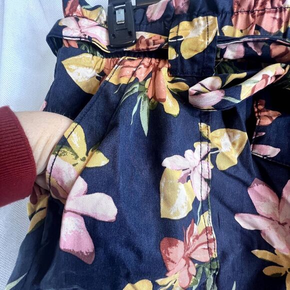 Time & Tru Navy Floral Print NWOT Paperbag Tencel Shorts Size Large (12-14) - Picture 4 of 11